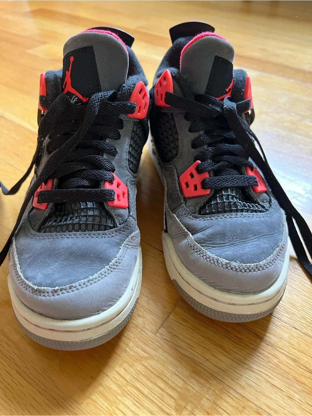 Jordan Kids Basketball Sneakers in Gray with Tomato Accents size 3.5Y